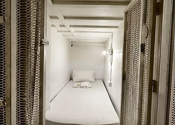 Mariveles Capsule Hotel Manilla