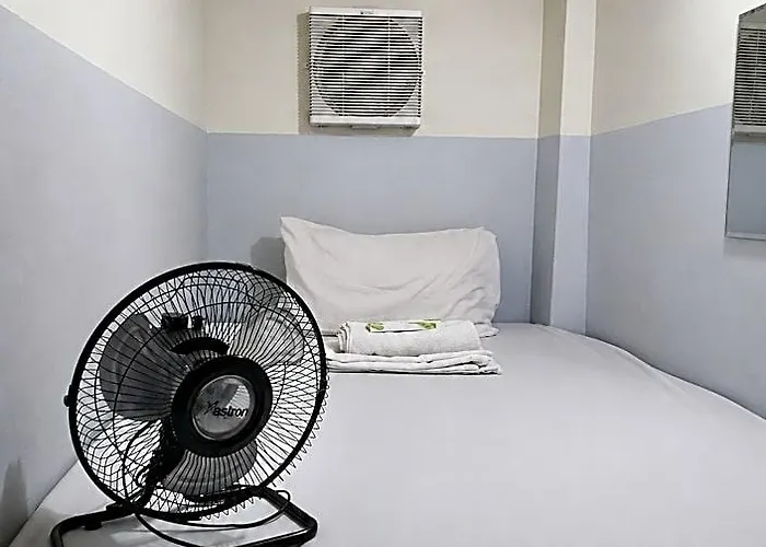 Mariveles Capsule Hotel 3*