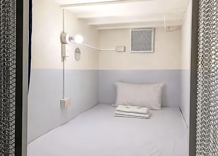 Mariveles Capsule Hotel 3*